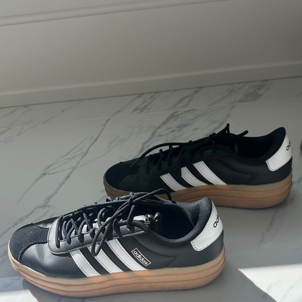 Adidas Black and White Sneakers SZ 9.5 women’s - Picture 6 of 16
